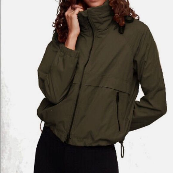 Aritzia Jackets & Blazers - Babaton Women's Raindrop Tuscan Olive Short Anorak Jacket